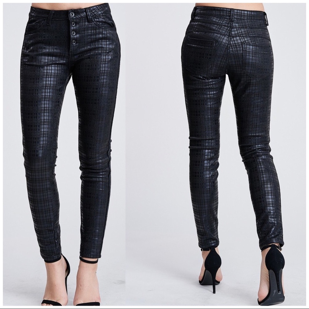 MID-RISE LIGHTWEIGHT BLACK PLAID JEANS - Picture 10 of 16